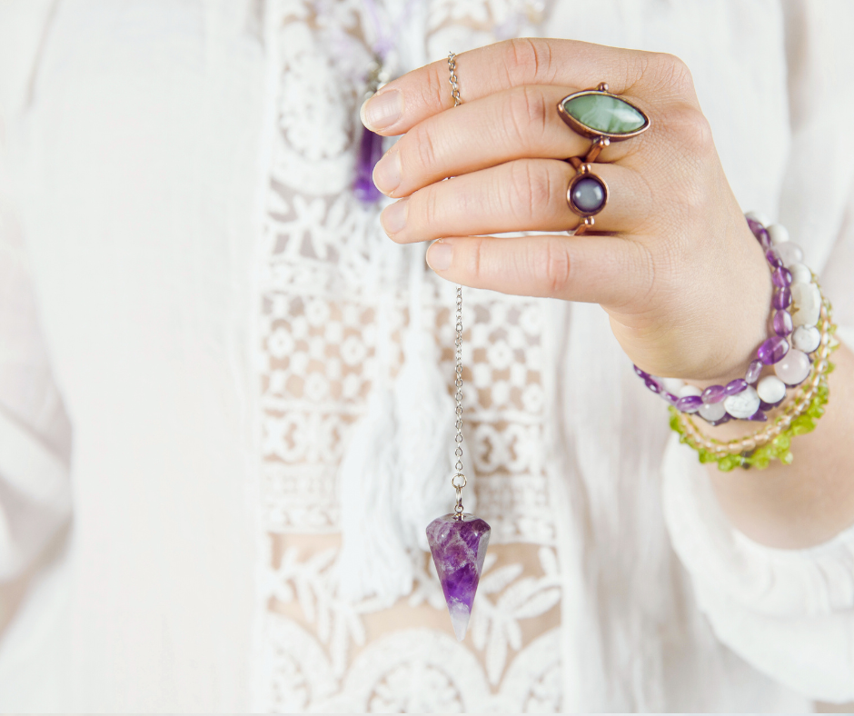 Utilisation du pendule pour le rééquilibrage énergétique